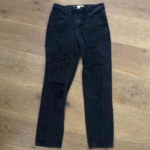 Woman’s Mom Fit Ripped Jeans (Size 23)